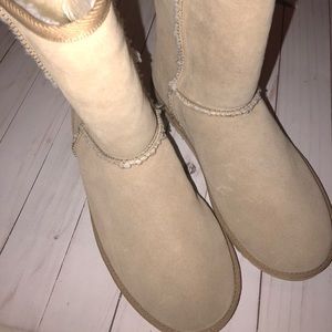 Airwalk ugg boot size 8 light tan boot